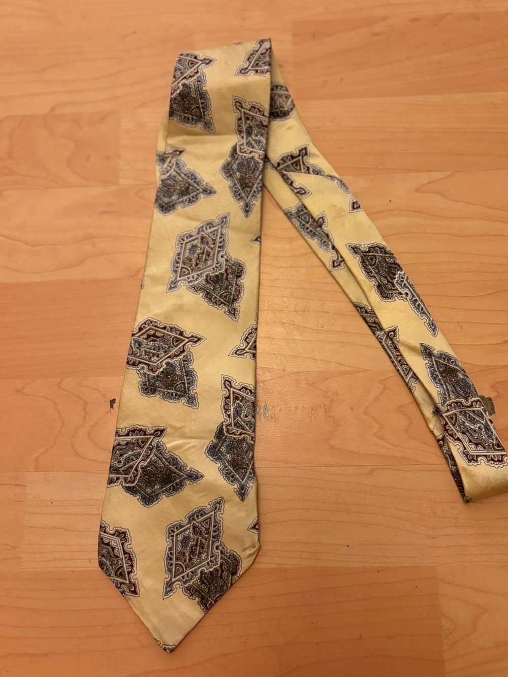 OSCAR DE LA RENTA butter Yellow Geometric Silk Tie 60x4” Hand Sewn